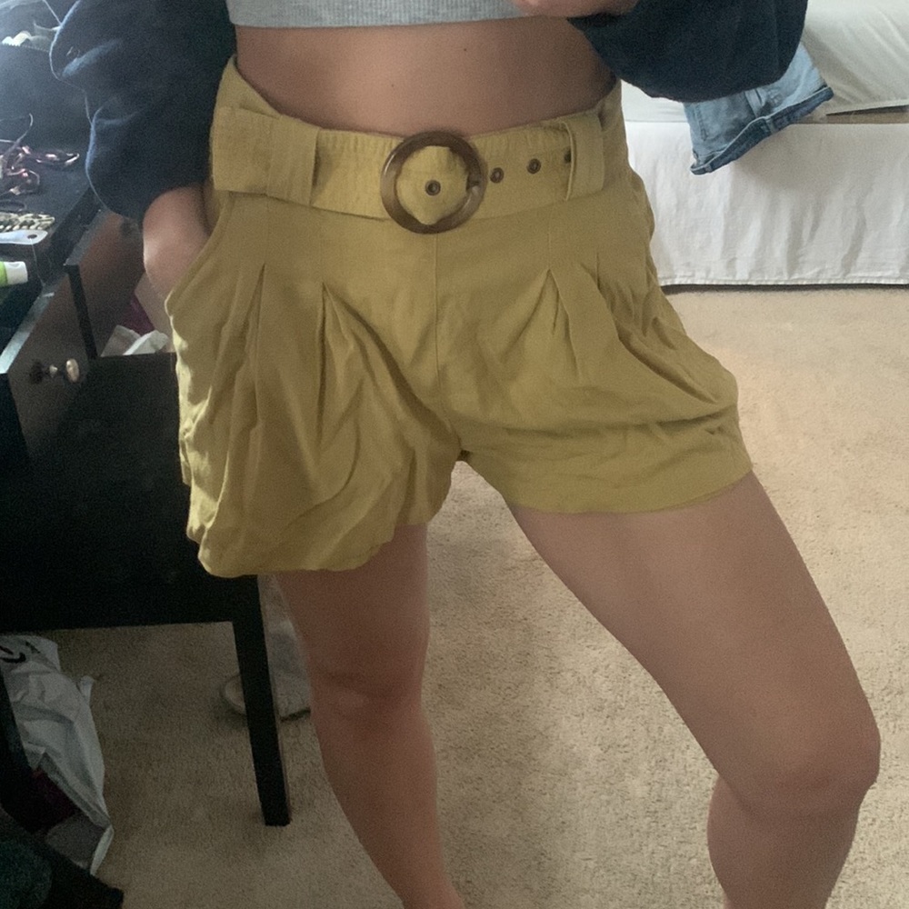 American Eagle shorts with belt